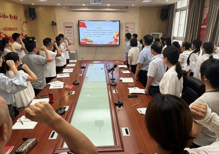 师生党员代表分享了入党心路历程和成长