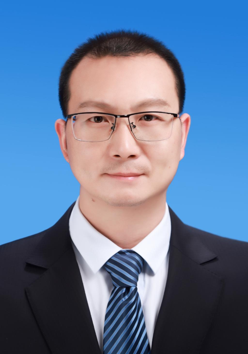 李龙 教授