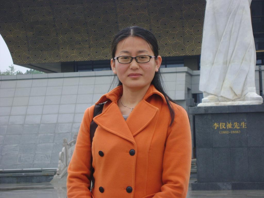 她是治学严谨的专家学者