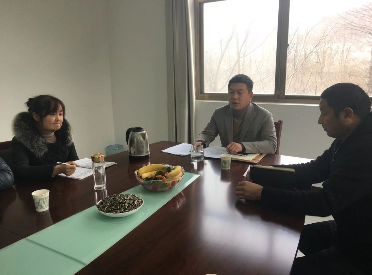 其中教授4人