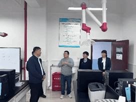 办公室副主任沈静陪同考察