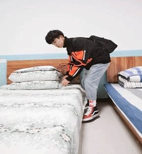 另有1名男生光荣入伍