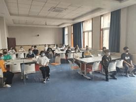男生4人