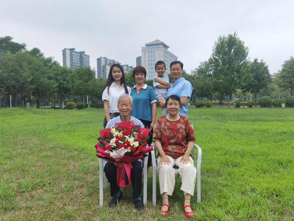 你守护“大家”，我撑起“小家”