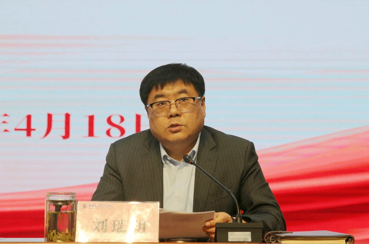 组织干部赴扶眉烈士陵园