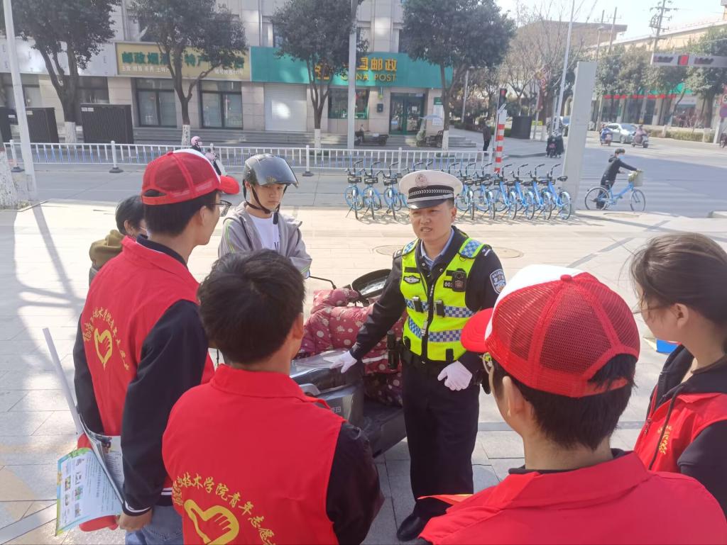 对行人及车辆闯红灯