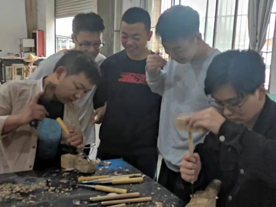 就是我家里是做木工的